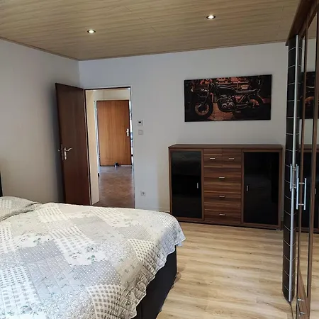 Ferien - Und Monteurwohnung Am Freibad Apartamento *